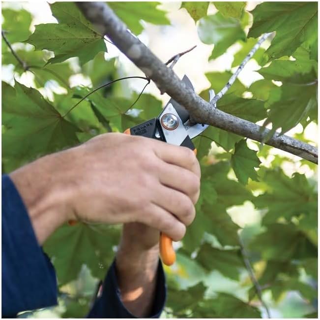 Fiskars Pro Pruner Shears Garden Clippers Gardening Scissors with Sharp Non-Stick Steel Rust Resistant Blade