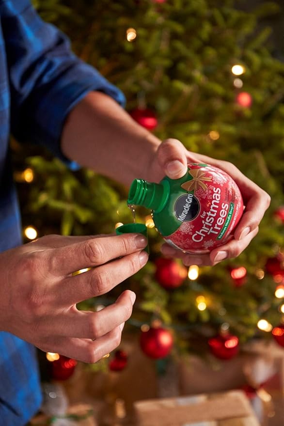 Miracle-Gro for Christmas Trees - Easy-To-Use Formula Keeps Live Trees Hydrated and Reduces Needle Drop- 8 fl. oz.