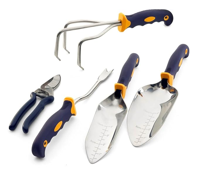 CUTCO Model 341 5-pc Garden Set includes 5 Garden tools: #300 Cultivator 301 Weeder 302 Transplanting Trowel 304 Garden Trowel &amp and 1527 Bypass Pruners.
