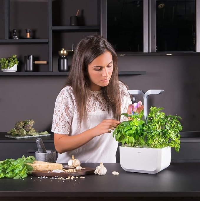 Smart Indoor Garden by Véritable® - Exky Smart Arctic White - 2 Lingots® Included