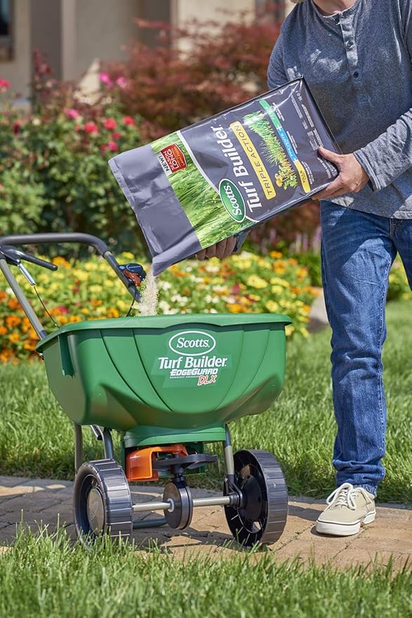 Scotts Turf Builder Triple Action Weed Killer and Preventer Plus Lawn Fertilizer 4000 sq. ft. 20 lbs.