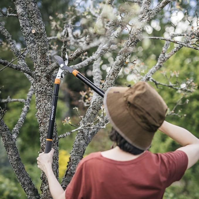 Fiskars Loppers for Tree Trimming Heavy Duty with Extendable Handle (24.5-37 Range) Sharp Bypass Steel Blade Tree Branch Cutter up to 1.5-Inch Diameter Cut Capacity