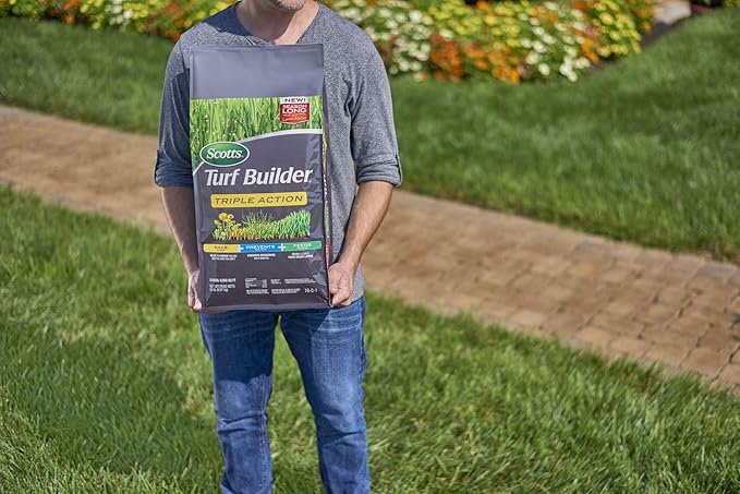 Scotts Turf Builder Triple Action Weed Killer and Preventer Plus Lawn Fertilizer 4000 sq. ft. 20 lbs.