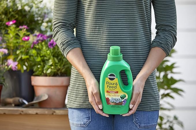 Miracle-Gro Pour &amp Feed Plant Food (Liquid) 32 fl. oz. (6 Pack)