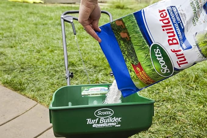 Scotts Turf Builder Halts Crabgrass Preventer with Lawn Food - Pre-Emergent Weed Killer Lawn Fertilizer 15000 sq. ft. 40.05 lbs. (2-Pack)