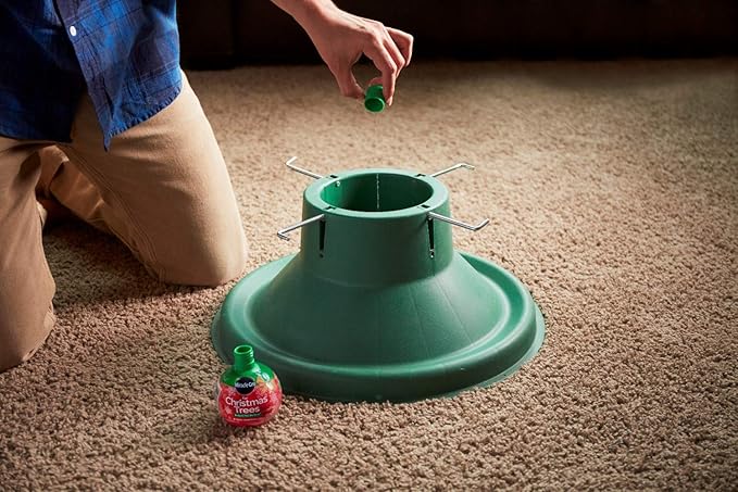 Miracle-Gro for Christmas Trees - Easy-To-Use Formula Keeps Live Trees Hydrated and Reduces Needle Drop- 8 fl. oz.
