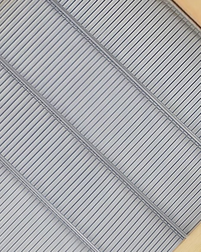 Wooden Bound Metal Queen Excluder 10 Frames Queen Excluder Beekeeping Separate The Queen from The Honey Beekeeping Supplies (2PCS)