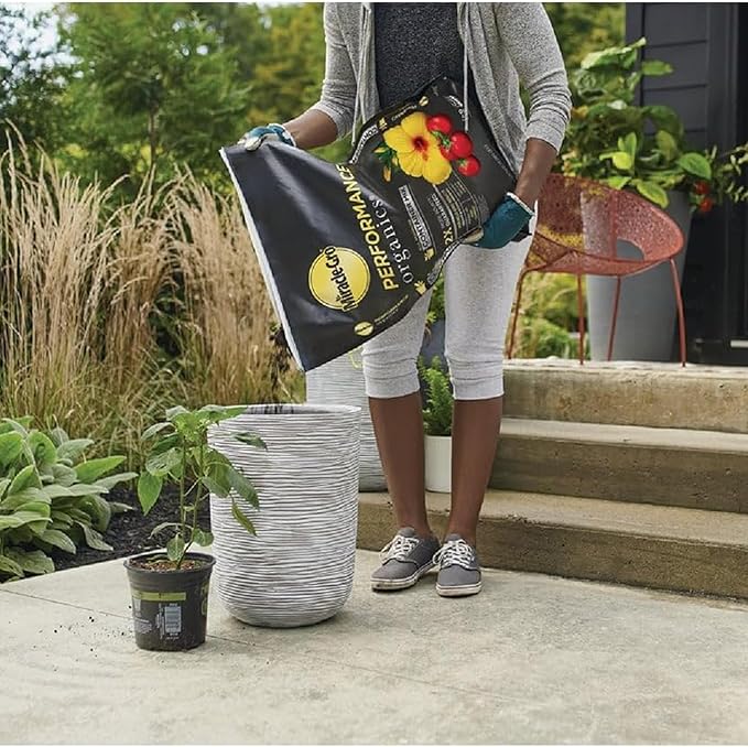 Miracle-Gro Performance Organics All Purpose Container Mix with Natural and Organic Ingredients Feeds Container Grown Vegetables Flowers and Herbs for up to 3 Months 1 cu. ft.