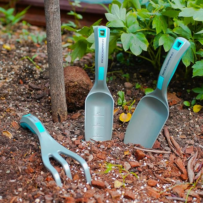 GOODSMANN Garden Tools Set 3 Piece All One Piece Die-Cast Aluminum Gardening Kit Hand Trowel Marker Measurements Transplanter and Cultivator Garden Hand Shovel for Digging Weeding Planting