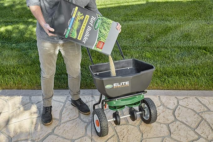 Scotts Turf Builder Triple Action Weed Killer and Preventer Plus Lawn Fertilizer 4000 sq. ft. 20 lbs.