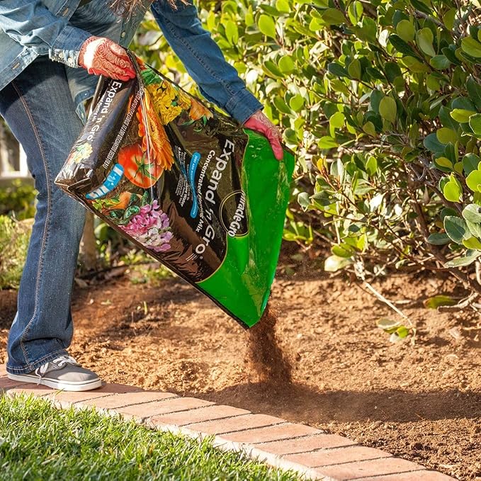 Miracle-Gro Expand 'n Gro Concentrated Planting Mix Just Add Water for up to 3X Expansion For Container and In-Ground Use .67 cu. ft. Expands up to 2 cu. ft.