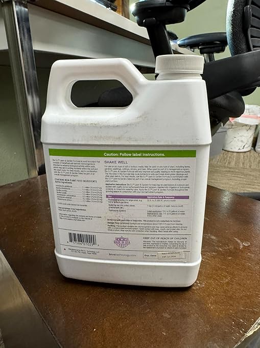 Bio S.I. Lawn &amp Garden Soil Conditioner – Microbial Soil Amendment for Moisture Retention &amp Soil Health – Quart Spray Bottle