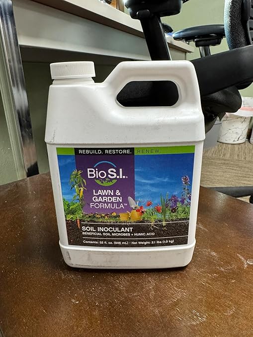 Bio S.I. Lawn &amp Garden Soil Conditioner – Microbial Soil Amendment for Moisture Retention &amp Soil Health – Quart Spray Bottle