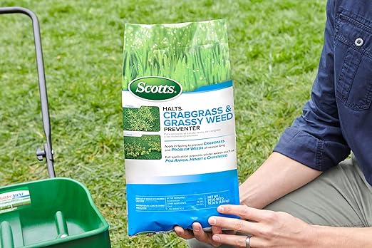 Scotts Halts Crabgrass &amp Grassy Weed Preventer - Pre-Emergent Weed Killer for Lawns For Up To 10000 sq. ft. of Lawn Care 20.12 lbs.