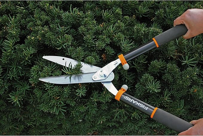 Fiskars Power Lever Hedge Shears Precision-Ground Gator-Blade Serrated Steel Grips Branches Multiplies Leverage for Easier Trimming &amp Shaping Shrubs Shock-Absorbing Bumper &amp SoftGrip 8 Bl