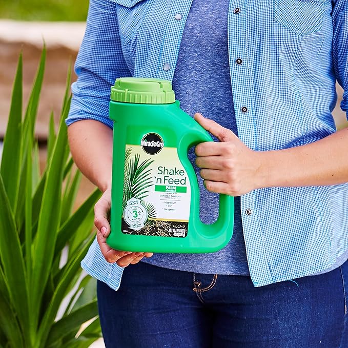 Miracle-Gro Shake 'N Feed Palm Plant Food For Container and In-Ground Plants Palm Trees Cycads and Tropical Plants 4.5 lbs.