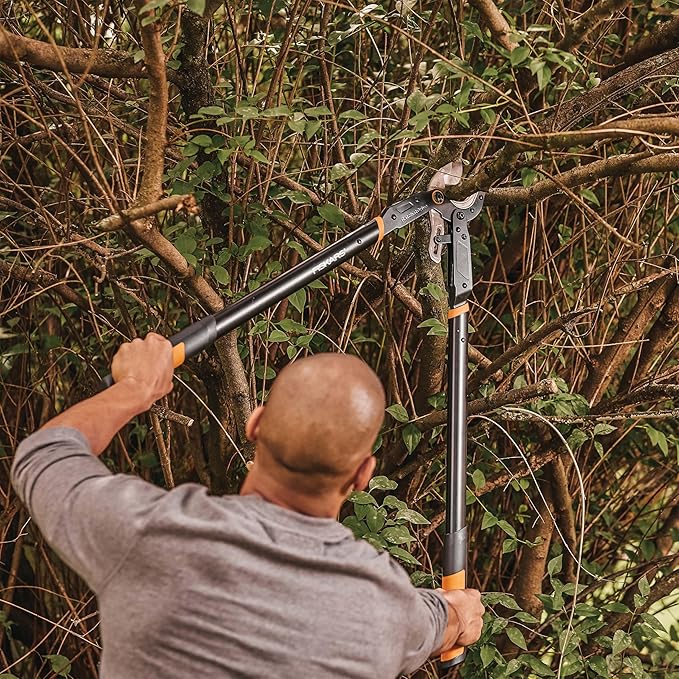 Fiskars Ratchet Drive Anvil Lopper 32 Inch Heavy Duty Tree Trimmer 2 inch Cut Capacity Riveted Handles for Easy Squeeze Cutting Power